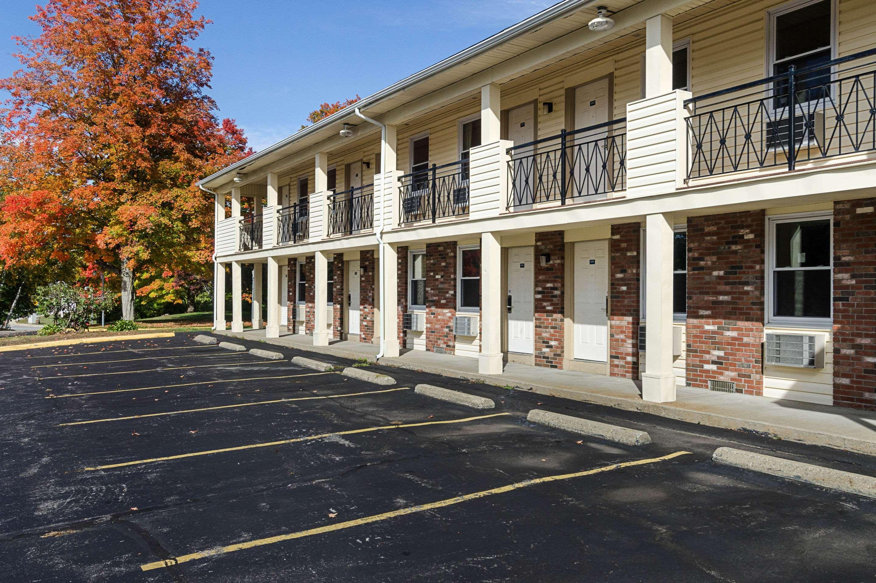 Econo Lodge Sturbridge Route 20 Exterior foto